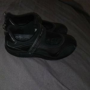 Sketchers shape ups size 9.5